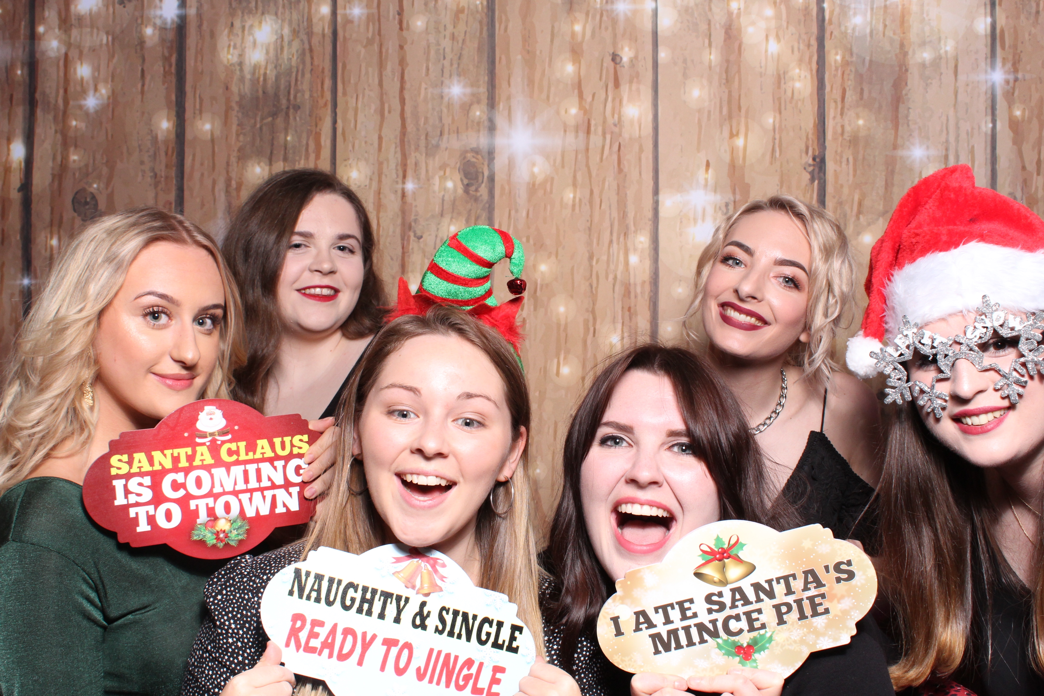Tes Christmas party  | View more photos from the event at gallery.magicimages.uk/u/MagicImages/Tes-Christmas-party